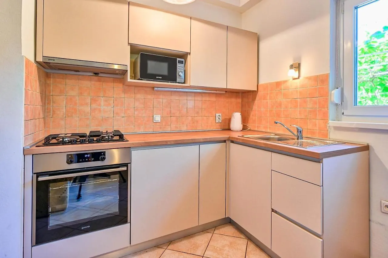 Apartments Marija פולה