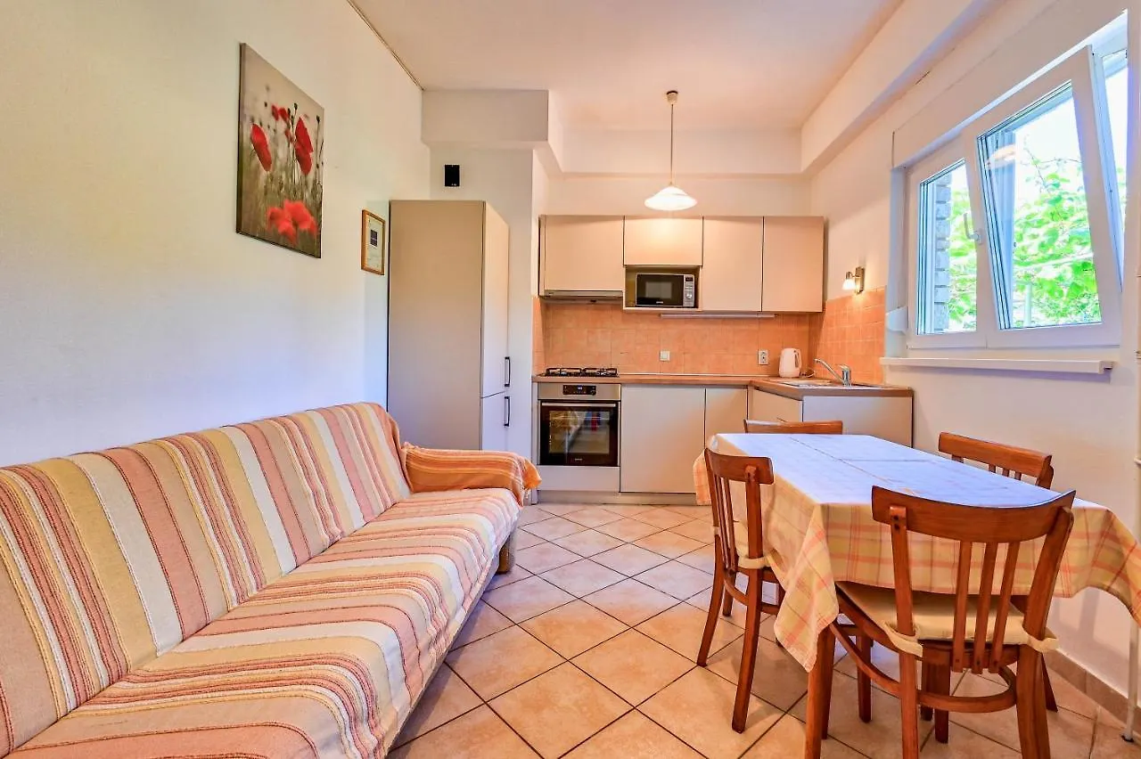 Apartments Marija פולה