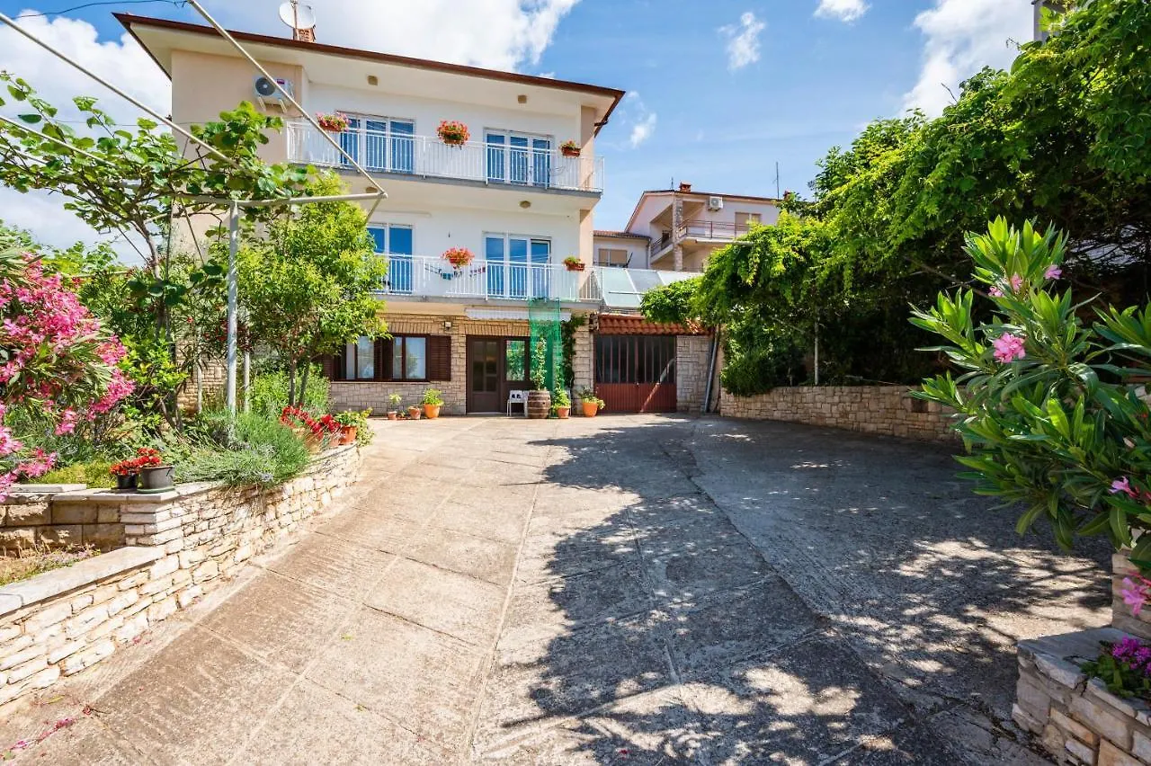Apartments Marija פולה
