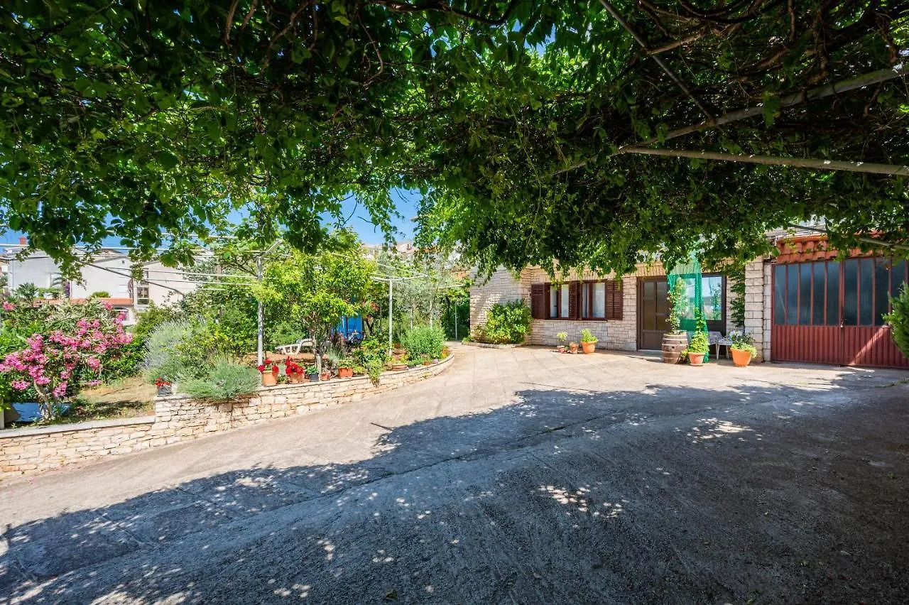 Apartments Marija פולה