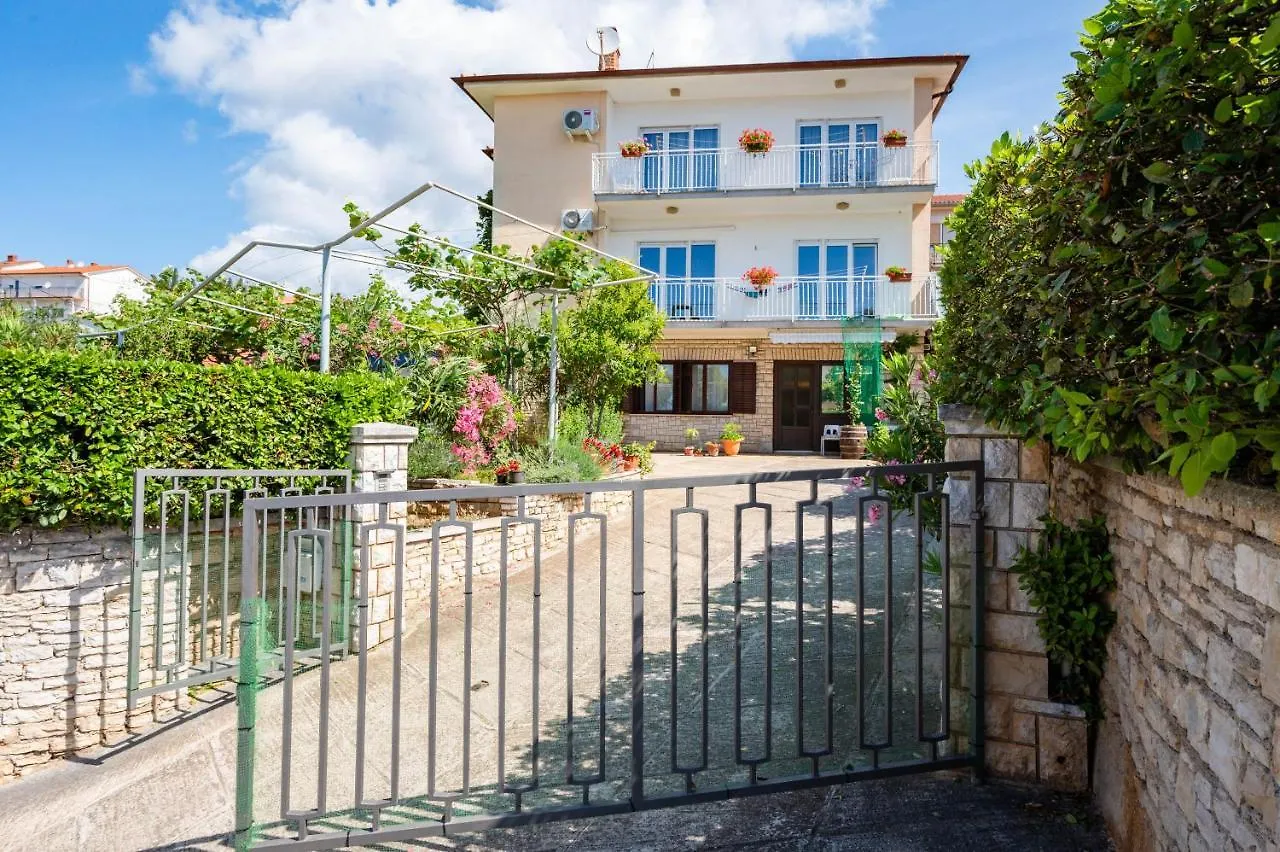 Apartments Marija פולה